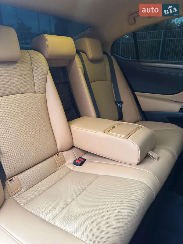 Седан Lexus ES 2021 в Киеве