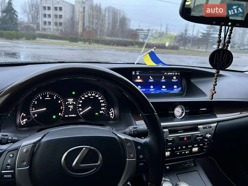Седан Lexus ES 2014 в Черкасах