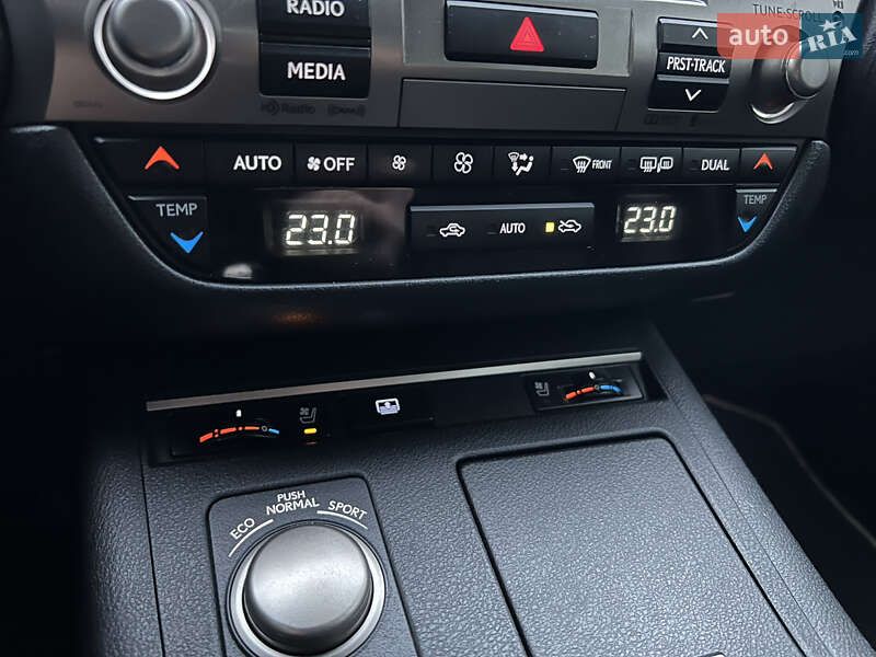 Седан Lexus ES 2014 в Черкасах