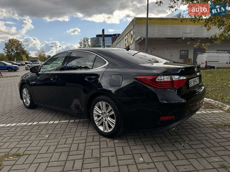 Седан Lexus ES 2014 в Самборе
