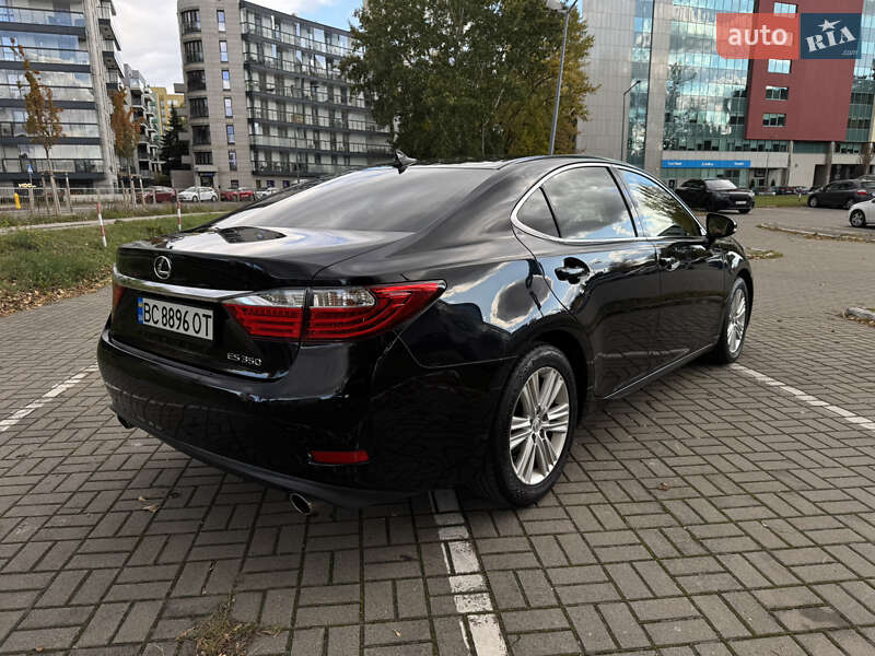 Седан Lexus ES 2014 в Самборе