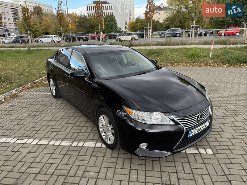 Седан Lexus ES 2014 в Самборе