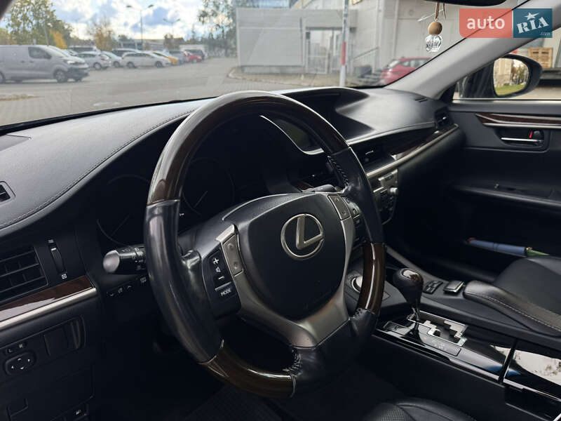 Седан Lexus ES 2014 в Самборе