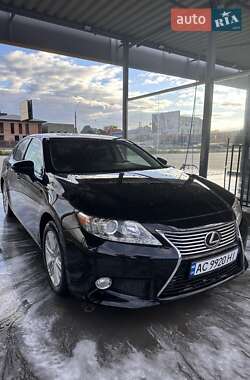 Седан Lexus ES 2013 в Луцке