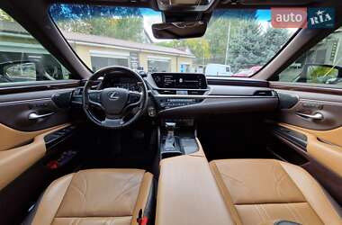 Седан Lexus ES 2019 в Дніпрі