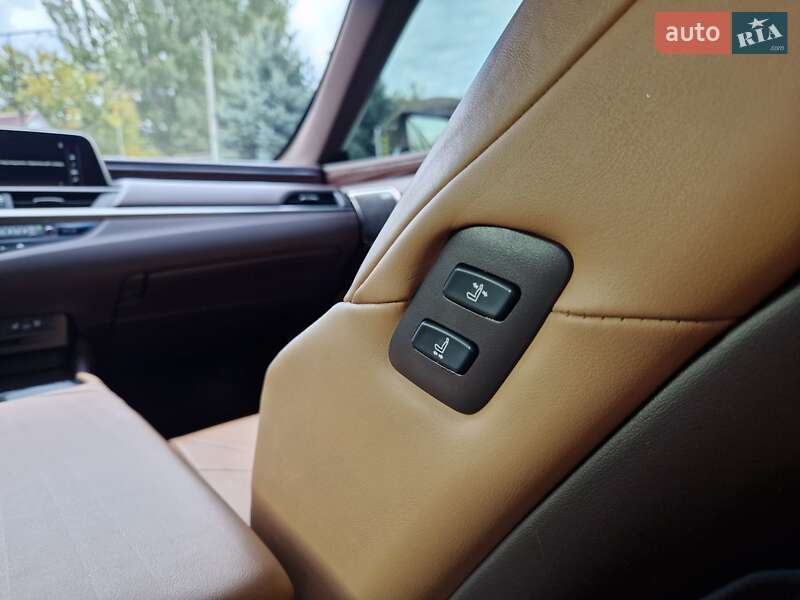Седан Lexus ES 2019 в Днепре