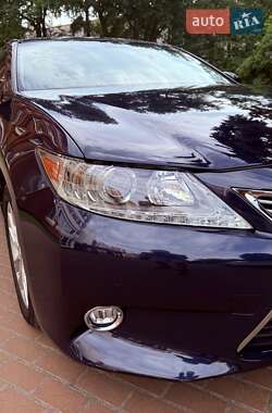 Седан Lexus ES 2013 в Чернігові