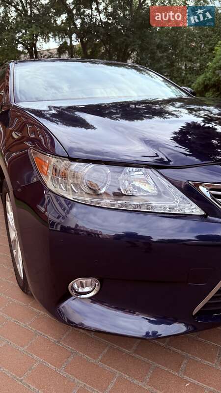 Седан Lexus ES 2013 в Чернигове