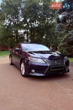Седан Lexus ES 2013 в Чернигове Седан Lexus ES 2013 в Чернигове