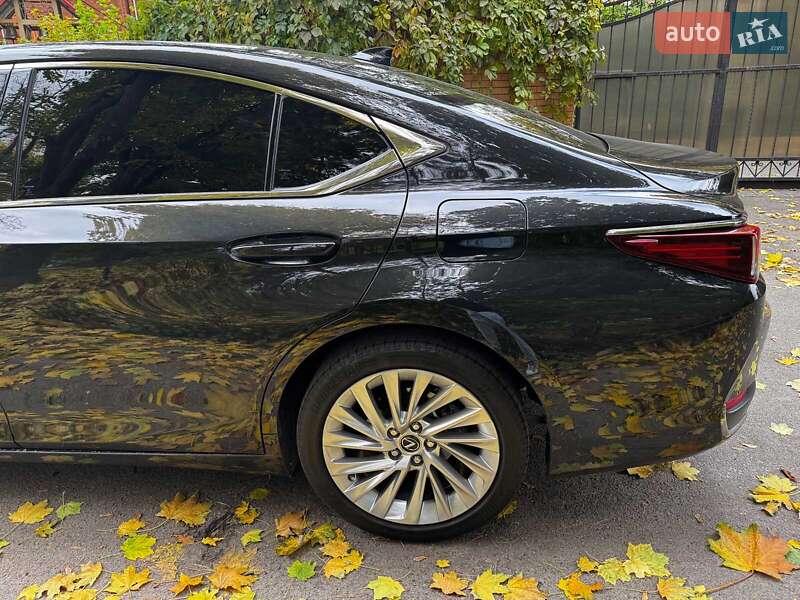 Седан Lexus ES 2021 в Києві