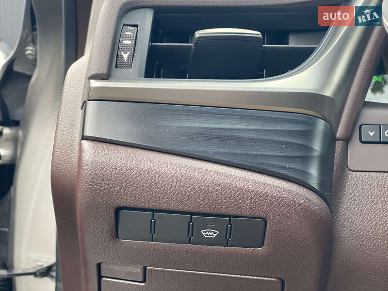 Седан Lexus ES 2021 в Луцке