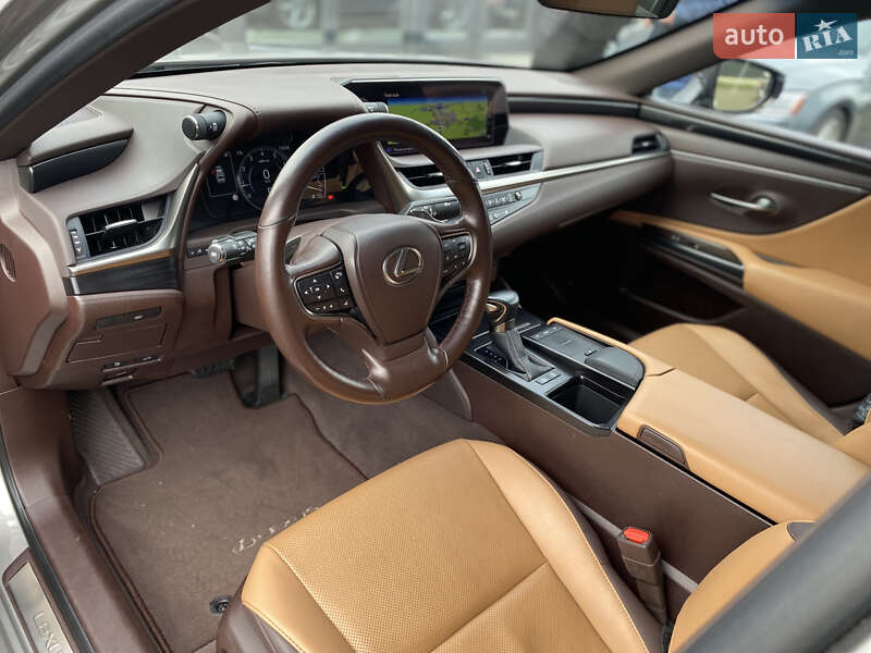 Седан Lexus ES 2021 в Луцке
