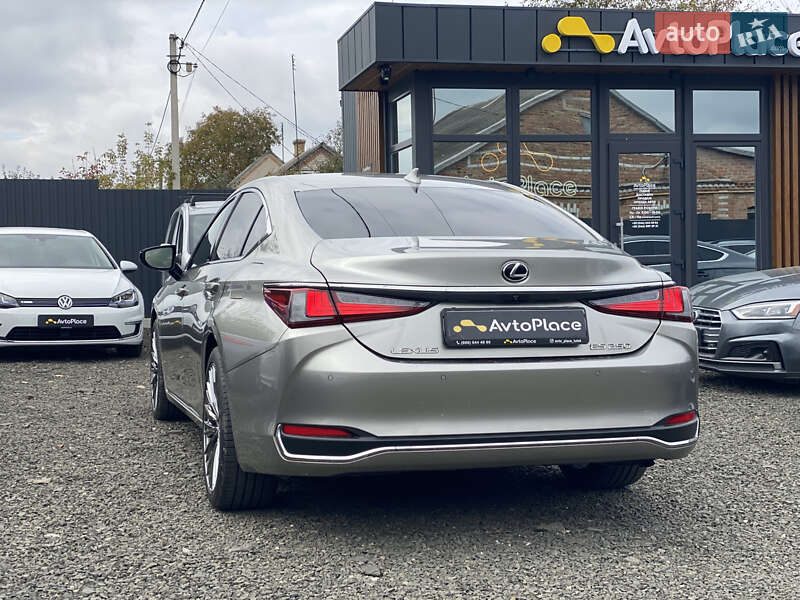 Седан Lexus ES 2021 в Луцке