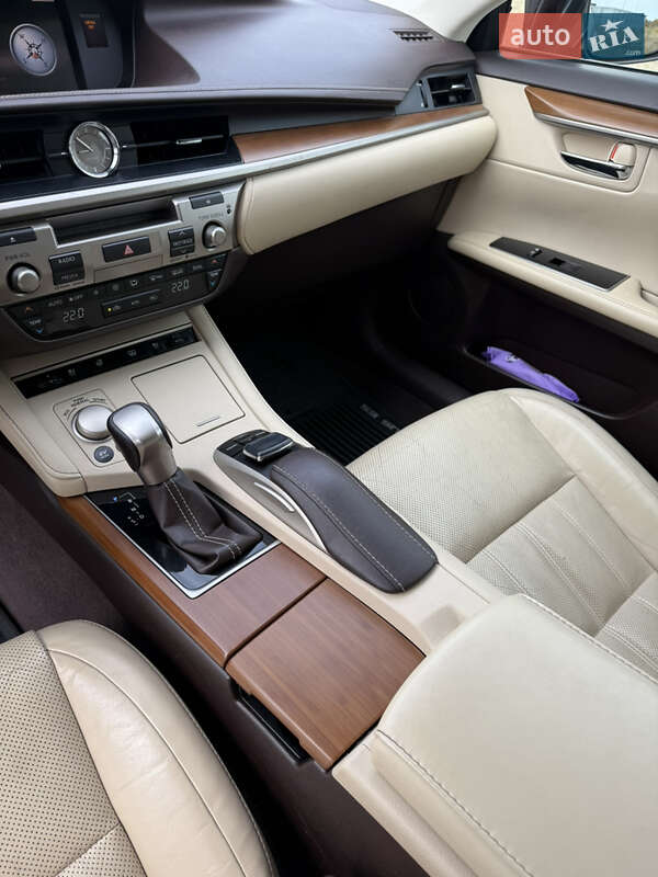 Седан Lexus ES 2015 в Львові фото 30 Седан Lexus ES 2015 в Львові