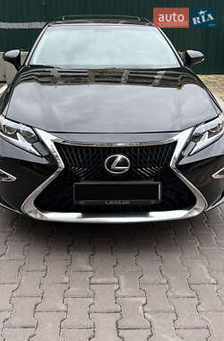 Седан Lexus ES 2014 в Киеве