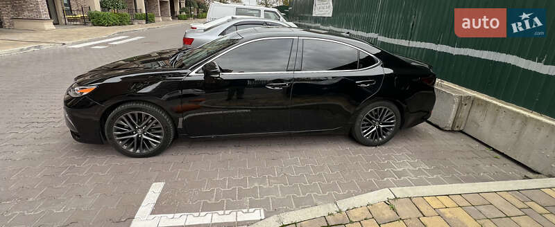 Седан Lexus ES 2014 в Киеве