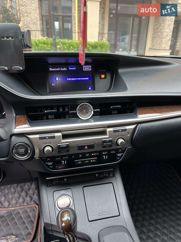 Седан Lexus ES 2014 в Киеве