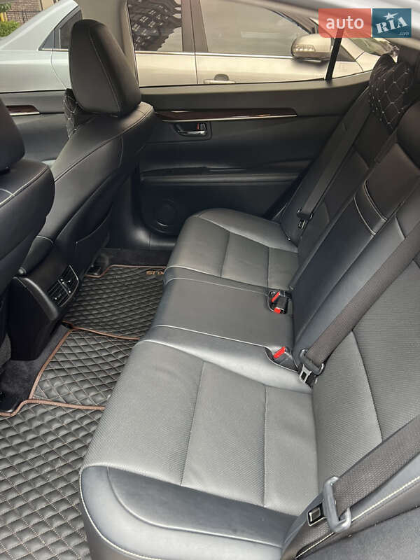 Седан Lexus ES 2014 в Киеве
