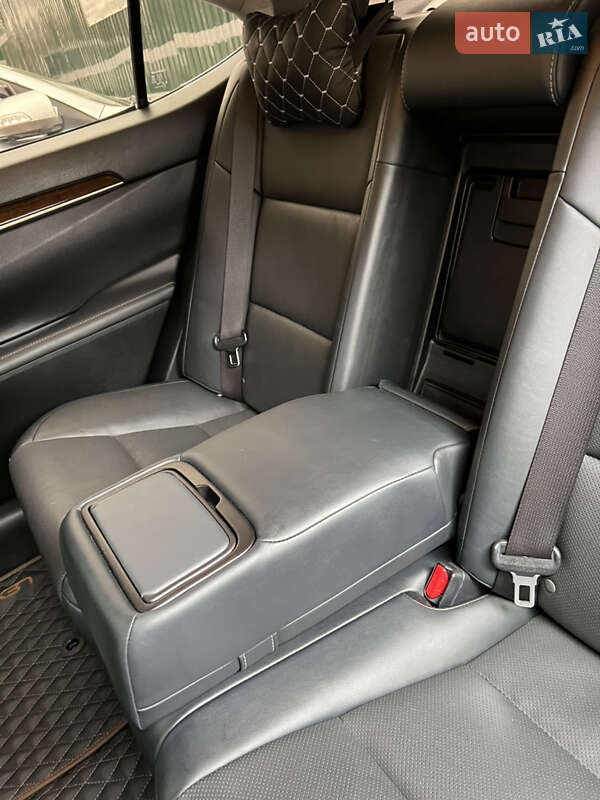 Седан Lexus ES 2014 в Киеве