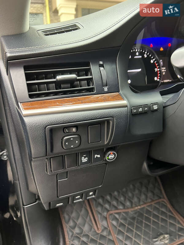 Седан Lexus ES 2014 в Киеве