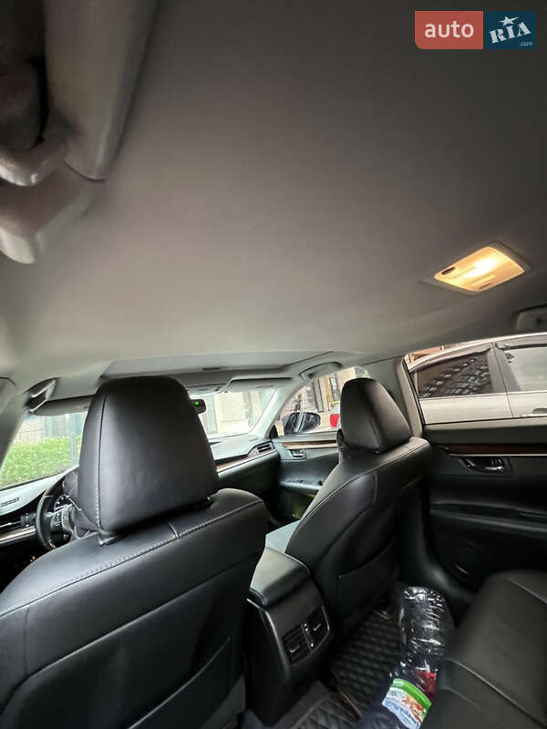 Седан Lexus ES 2014 в Киеве