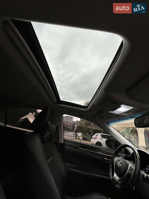 Седан Lexus ES 2014 в Киеве