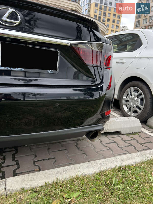 Седан Lexus ES 2014 в Киеве