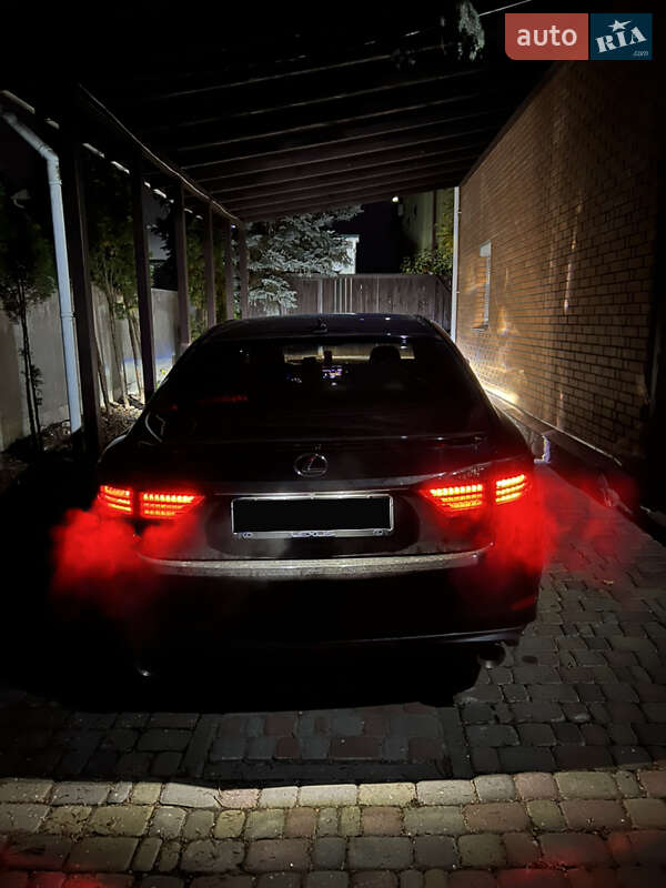 Седан Lexus ES 2014 в Киеве