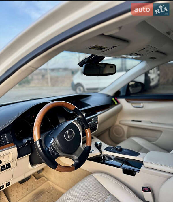 Седан Lexus ES 2012 в Софіївській Борщагівці