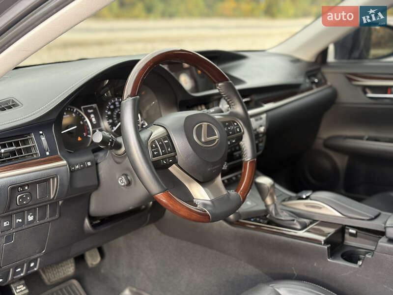 Седан Lexus ES 2016 в Дніпрі