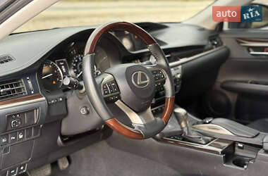 Седан Lexus ES 2016 в 