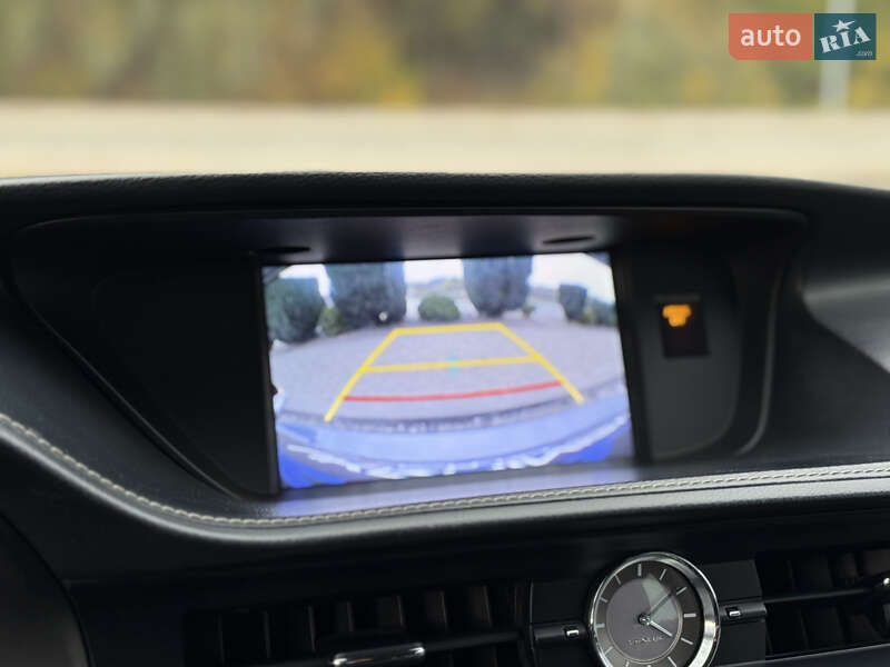 Седан Lexus ES 2016 в Дніпрі