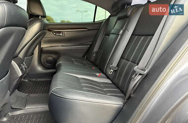 Седан Lexus ES 2016 в 