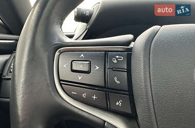 Седан Lexus ES 2021 в 