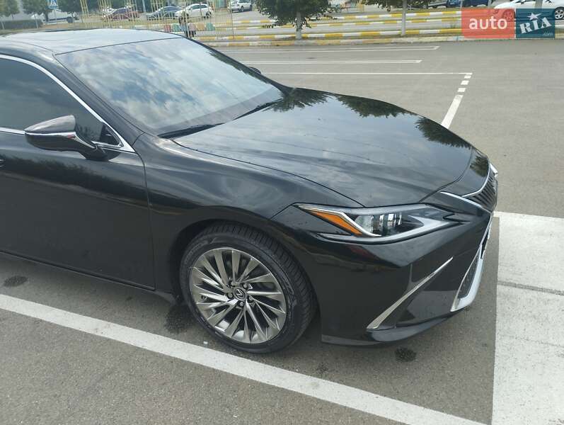 Седан Lexus ES 2018 в Києві