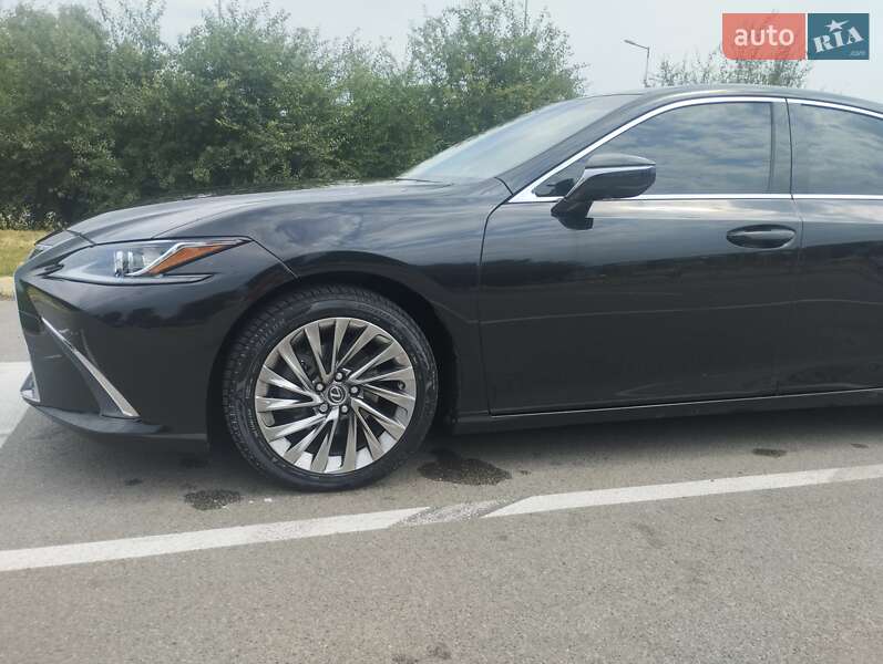 Седан Lexus ES 2018 в Києві