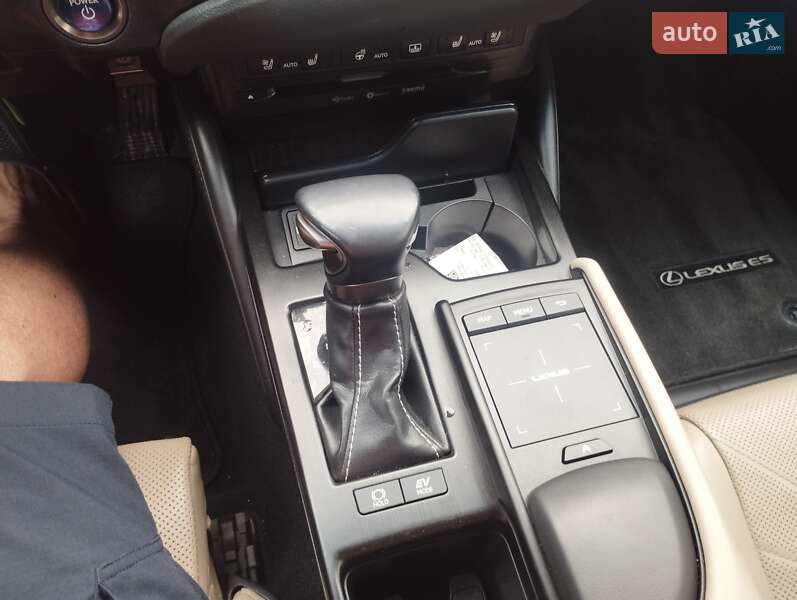 Седан Lexus ES 2018 в Києві