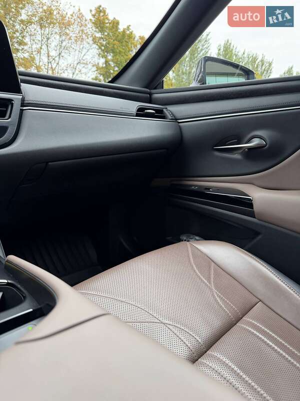 Седан Lexus ES 2023 в Днепре фото 5 Седан Lexus ES 2023 в Днепре