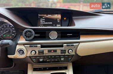 Седан Lexus ES 2017 в 