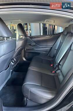 Седан Lexus ES 2019 в 
