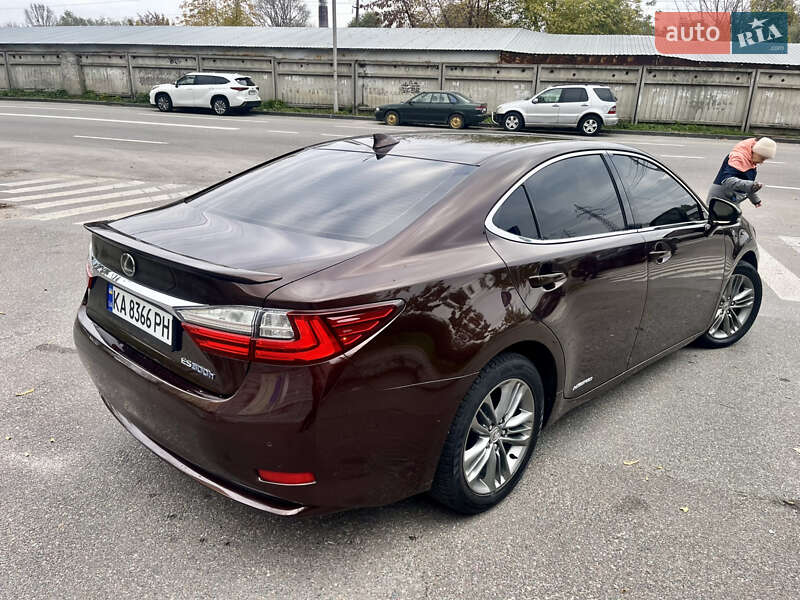 Седан Lexus ES 2015 в Киеве фото 12 Седан Lexus ES 2015 в Киеве