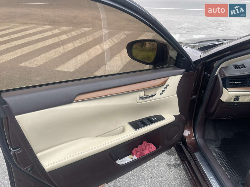 Седан Lexus ES 2015 в Киеве фото 22 Седан Lexus ES 2015 в Киеве