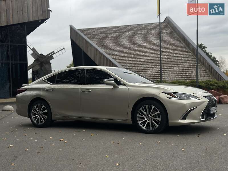 Седан Lexus ES 2020 в Киеве
