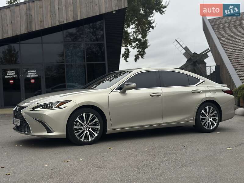 Седан Lexus ES 2020 в Киеве
