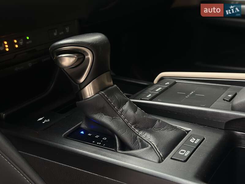 Седан Lexus ES 2020 в Киеве