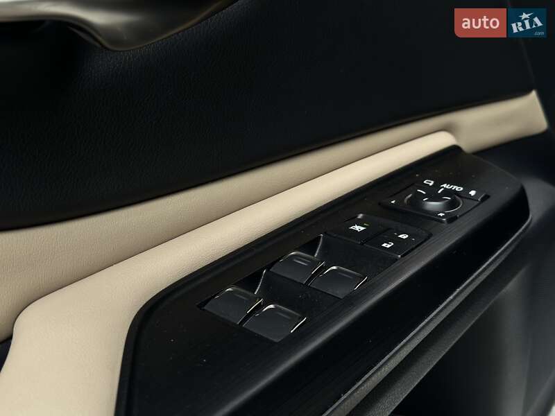 Седан Lexus ES 2020 в Киеве