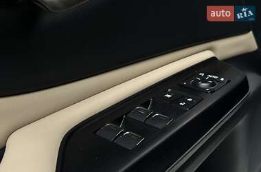 Седан Lexus ES 2020 в 
