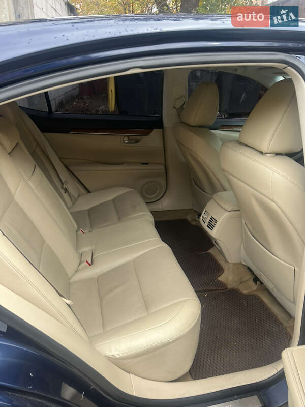 Седан Lexus ES 2014 в Киеве фото 7 Седан Lexus ES 2014 в Киеве