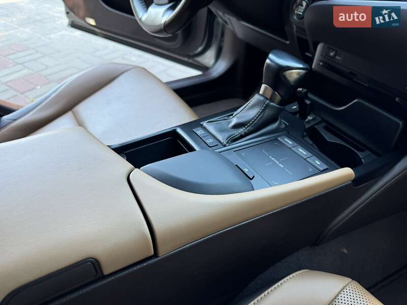 Седан Lexus ES 2018 в Черкассах фото 21 Седан Lexus ES 2018 в Черкассах