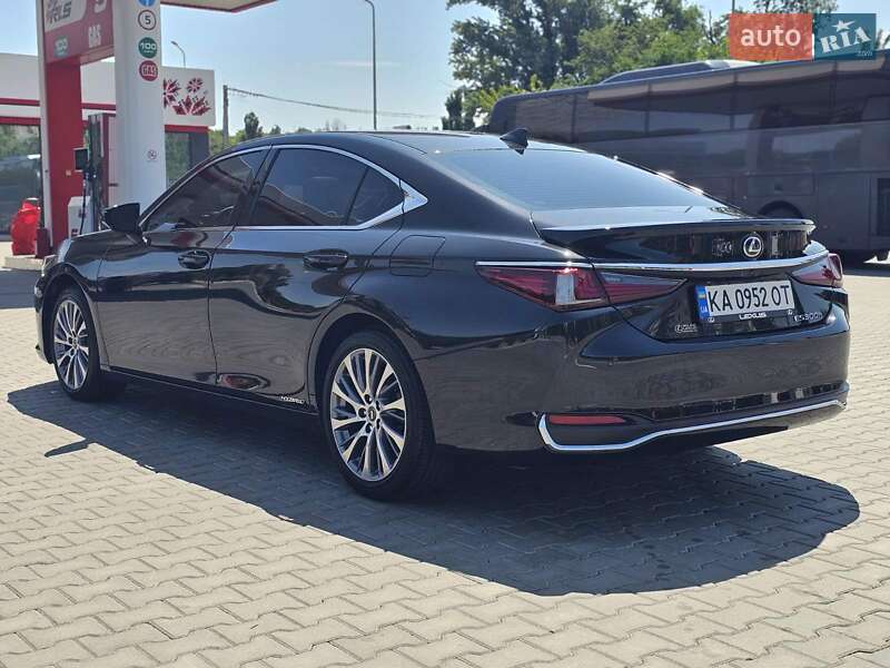 Седан Lexus ES 2021 в Киеве